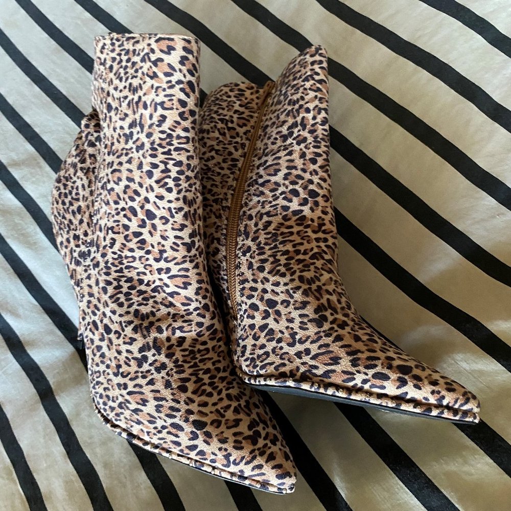 QUPID leopard booties
